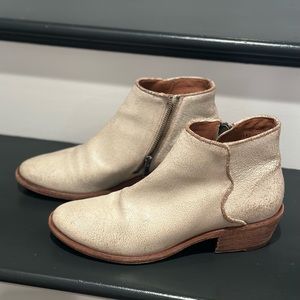 Frye Carson Piping Bootie size 8